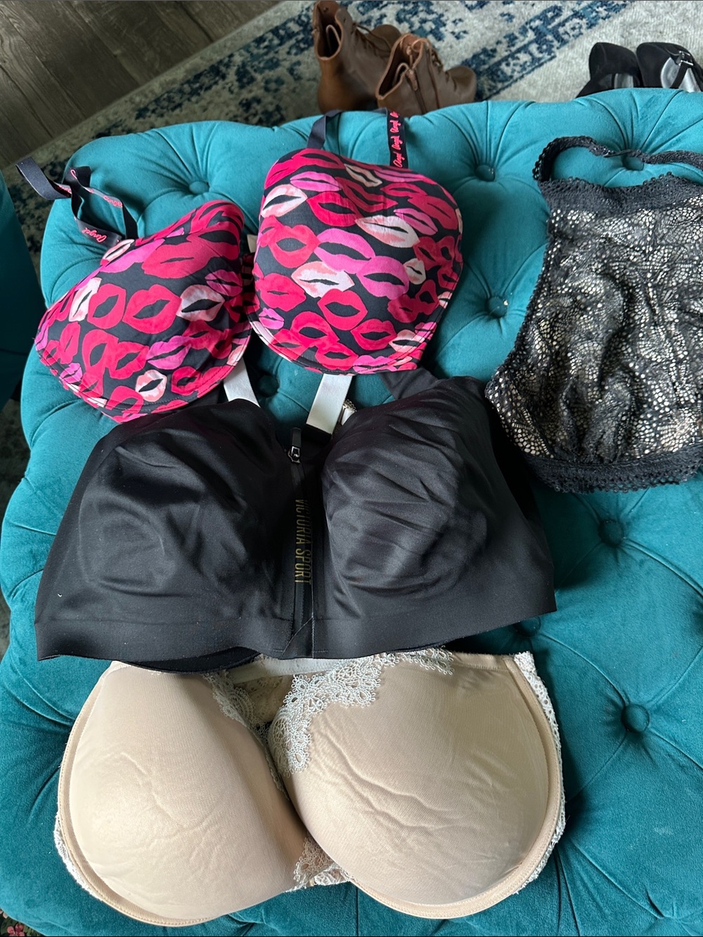 Victoria's Secret Pink & Fuchsia Lip-Print Strapless Bra Set